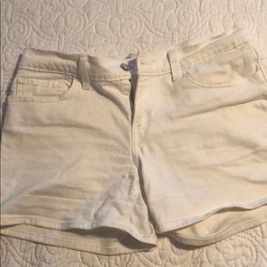 White Levi’s denim shorts